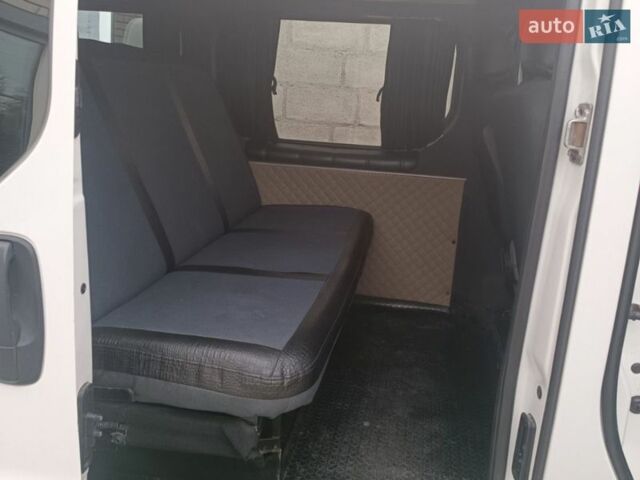 Белый Рено Трафик, объемом двигателя 2 л и пробегом 331 тыс. км за 7150 $, фото 10 на Automoto.ua