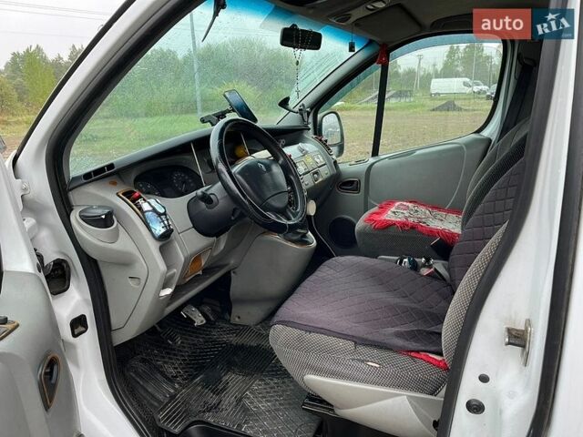 Белый Рено Трафик, объемом двигателя 2 л и пробегом 240 тыс. км за 9900 $, фото 6 на Automoto.ua