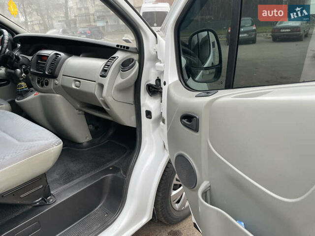Белый Рено Трафик, объемом двигателя 1.9 л и пробегом 327 тыс. км за 8450 $, фото 13 на Automoto.ua