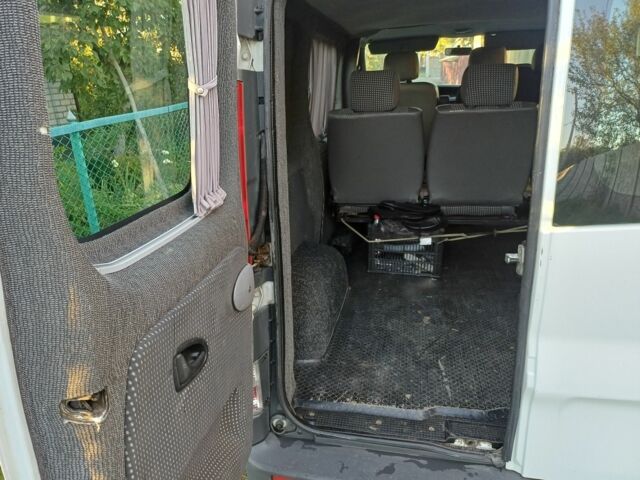 Белый Рено Трафик, объемом двигателя 2 л и пробегом 300 тыс. км за 8000 $, фото 4 на Automoto.ua