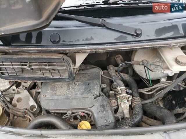 Белый Рено Трафик, объемом двигателя 1.9 л и пробегом 268 тыс. км за 6000 $, фото 14 на Automoto.ua