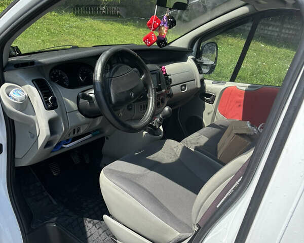 Рено Трафік 2007 у Корце на Automoto.ua Білий Рено Трафік, об'ємом двигуна 2 л та пробігом 468 тис. км за 7700 $, фото 10 на Automoto.ua