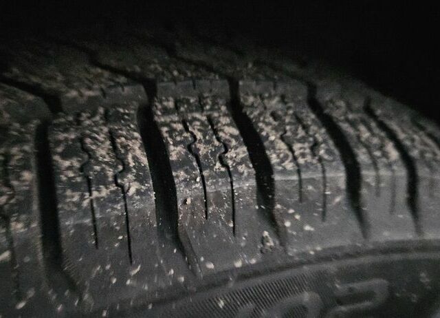 Белый Рено Трафик, объемом двигателя 2 л и пробегом 230 тыс. км за 8800 $, фото 2 на Automoto.ua