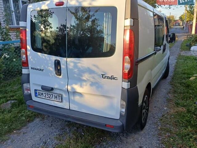 Белый Рено Трафик, объемом двигателя 2 л и пробегом 368 тыс. км за 7850 $, фото 2 на Automoto.ua