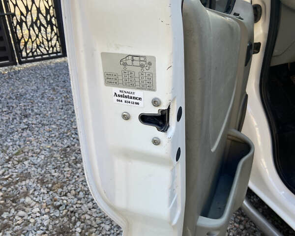 Білий Рено Трафік, об'ємом двигуна 2 л та пробігом 326 тис. км за 6850 $, фото 7 на Automoto.ua