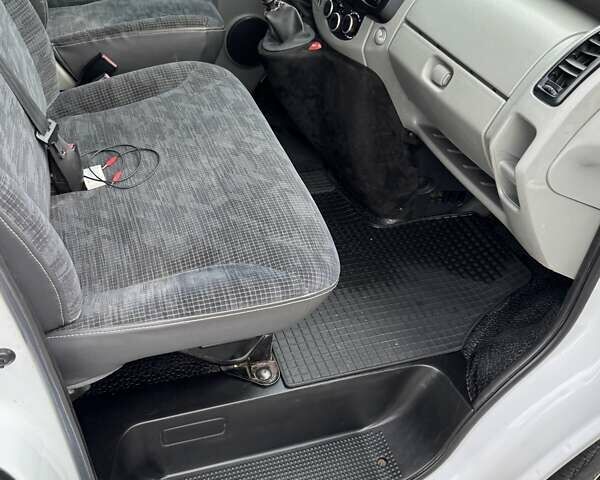 Білий Рено Трафік, об'ємом двигуна 2 л та пробігом 332 тис. км за 9199 $, фото 11 на Automoto.ua