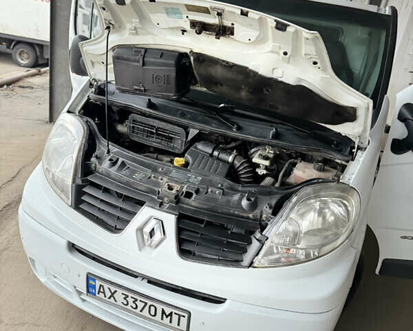 Білий Рено Трафік, об'ємом двигуна 2 л та пробігом 372 тис. км за 6400 $, фото 11 на Automoto.ua