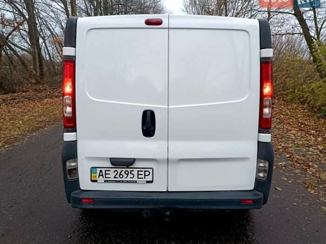 Білий Рено Трафік, об'ємом двигуна 2 л та пробігом 380 тис. км за 8800 $, фото 4 на Automoto.ua
