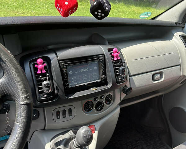 Рено Трафік 2007 у Корце на Automoto.ua Білий Рено Трафік, об'ємом двигуна 2 л та пробігом 468 тис. км за 7700 $, фото 13 на Automoto.ua