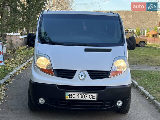 Белый Рено Трафик, объемом двигателя 2 л и пробегом 470 тыс. км за 8650 $, фото 3 на Automoto.ua