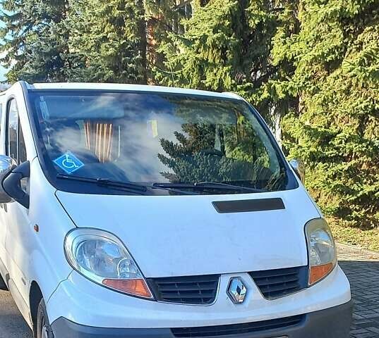 Белый Рено Трафик, объемом двигателя 2 л и пробегом 220 тыс. км за 7200 $, фото 5 на Automoto.ua