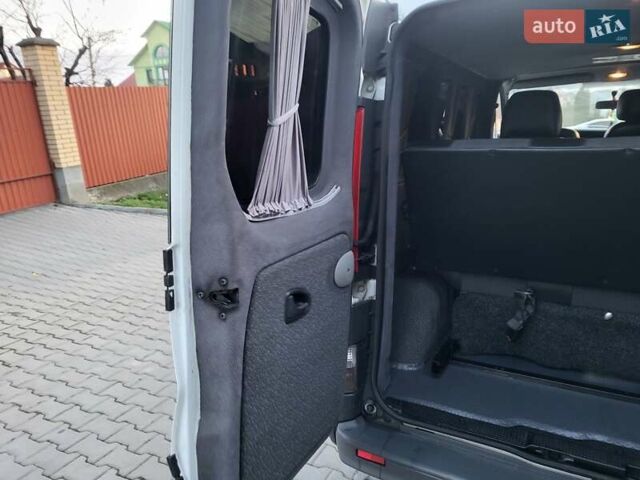 Белый Рено Трафик, объемом двигателя 2 л и пробегом 261 тыс. км за 8999 $, фото 63 на Automoto.ua