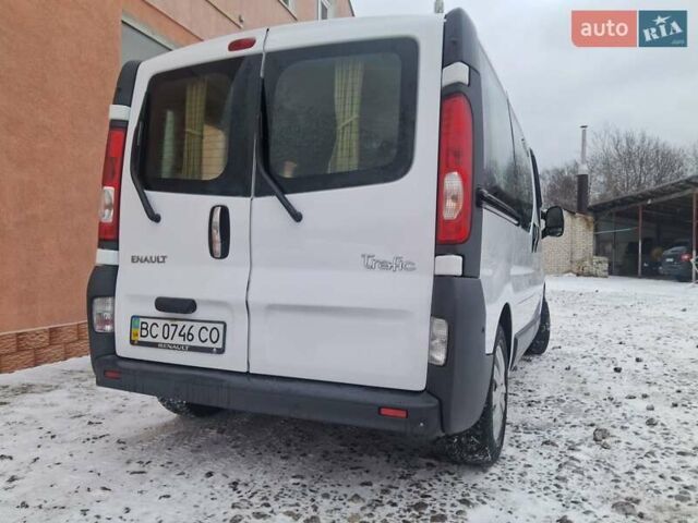 Белый Рено Трафик, объемом двигателя 2 л и пробегом 221 тыс. км за 8600 $, фото 7 на Automoto.ua