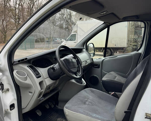 Белый Рено Трафик, объемом двигателя 2 л и пробегом 448 тыс. км за 7300 $, фото 6 на Automoto.ua