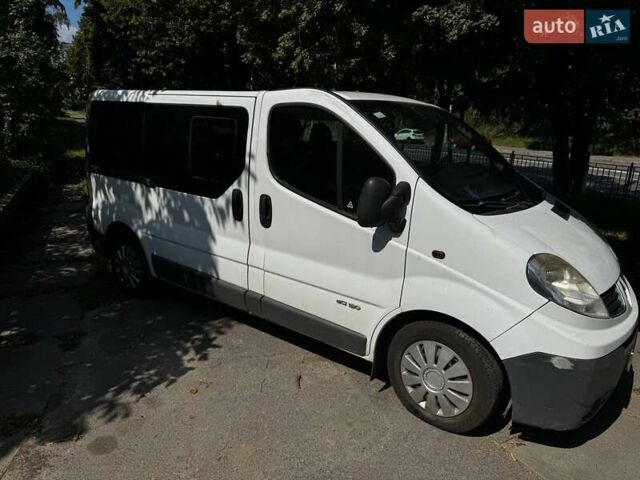 Білий Рено Трафік, об'ємом двигуна 2.5 л та пробігом 243 тис. км за 8200 $, фото 3 на Automoto.ua