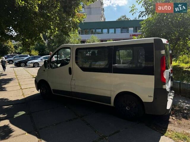 Білий Рено Трафік, об'ємом двигуна 2.5 л та пробігом 243 тис. км за 8200 $, фото 4 на Automoto.ua