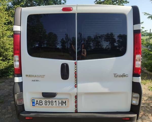 Белый Рено Трафик, объемом двигателя 2 л и пробегом 385 тыс. км за 11500 $, фото 4 на Automoto.ua