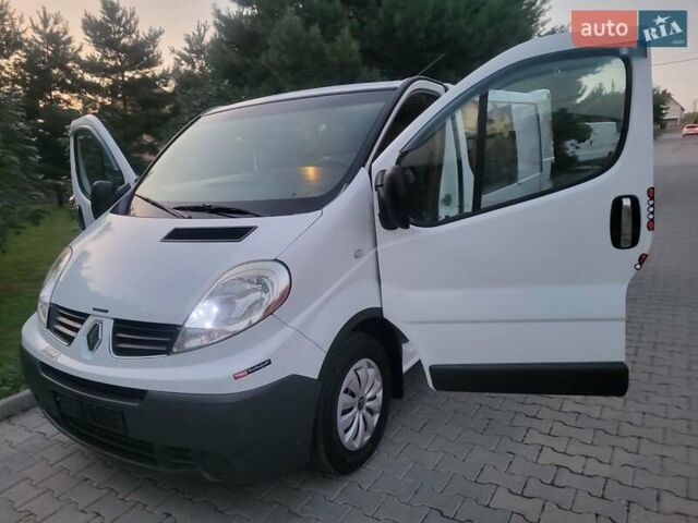 Белый Рено Трафик, объемом двигателя 2 л и пробегом 276 тыс. км за 8500 $, фото 65 на Automoto.ua