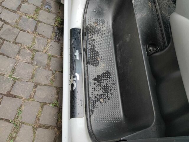 Рено Трафик 2008 в Хусте на Automoto.ua Белый Рено Трафик, объемом двигателя 0 л и пробегом 308 тыс. км за 8900 $, фото 7 на Automoto.ua