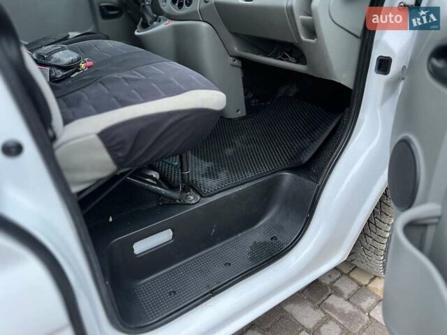 Белый Рено Трафик, объемом двигателя 2 л и пробегом 320 тыс. км за 8400 $, фото 14 на Automoto.ua