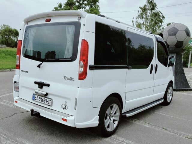 Белый Рено Трафик, объемом двигателя 2 л и пробегом 315 тыс. км за 10000 $, фото 3 на Automoto.ua