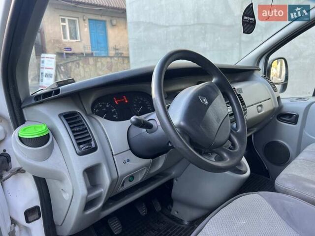 Белый Рено Трафик, объемом двигателя 2 л и пробегом 262 тыс. км за 7900 $, фото 16 на Automoto.ua