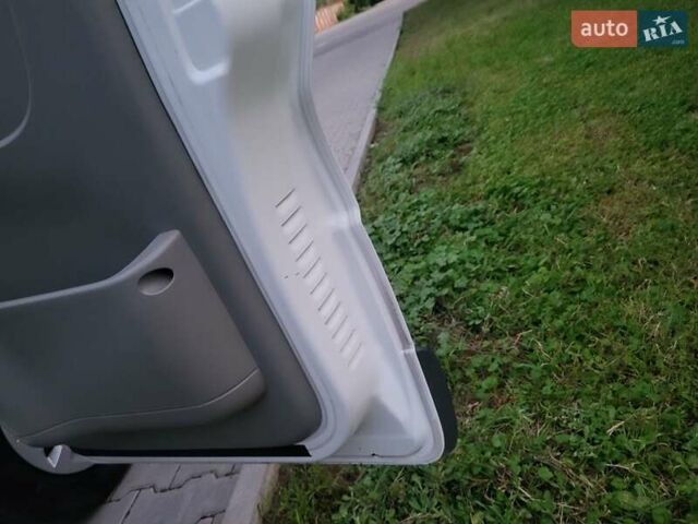Белый Рено Трафик, объемом двигателя 2 л и пробегом 276 тыс. км за 8500 $, фото 68 на Automoto.ua