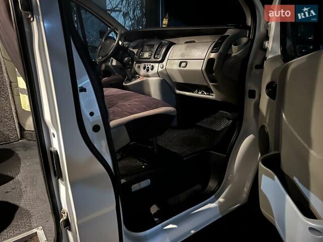 Белый Рено Трафик, объемом двигателя 2 л и пробегом 320 тыс. км за 8400 $, фото 17 на Automoto.ua