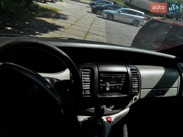 Білий Рено Трафік, об'ємом двигуна 2.5 л та пробігом 243 тис. км за 8200 $, фото 14 на Automoto.ua