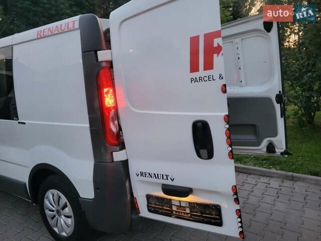 Белый Рено Трафик, объемом двигателя 2 л и пробегом 276 тыс. км за 8500 $, фото 43 на Automoto.ua