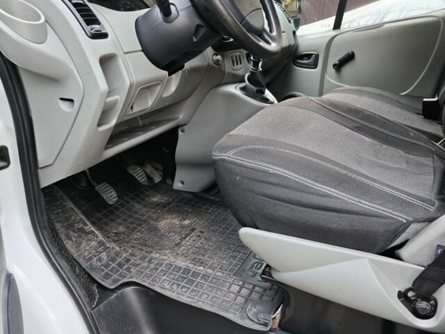 Белый Рено Трафик, объемом двигателя 2 л и пробегом 285 тыс. км за 6500 $, фото 3 на Automoto.ua