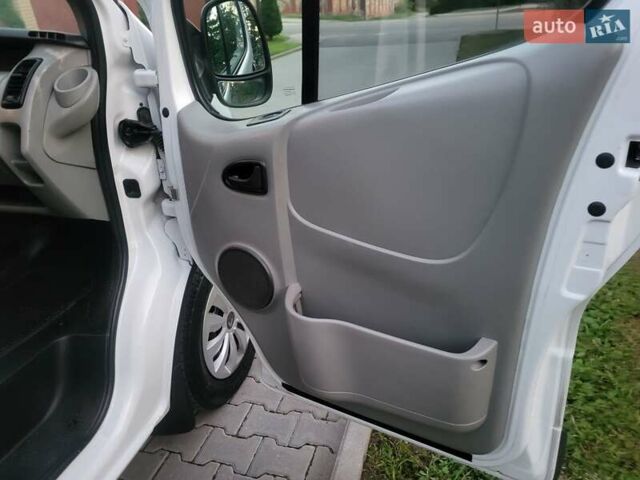Белый Рено Трафик, объемом двигателя 2 л и пробегом 276 тыс. км за 8500 $, фото 72 на Automoto.ua