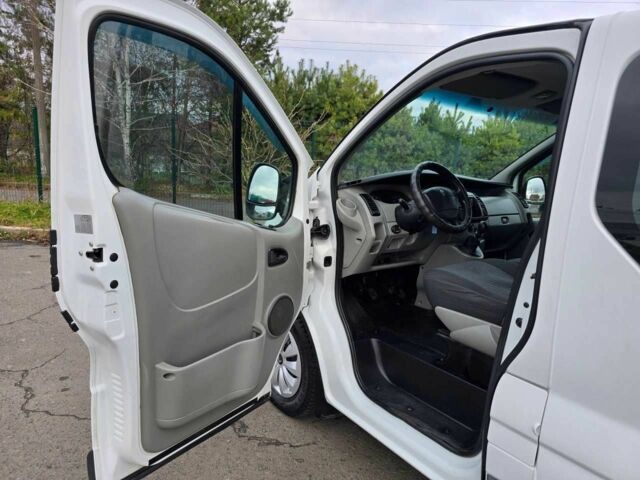 Белый Рено Трафик, объемом двигателя 2 л и пробегом 280 тыс. км за 8499 $, фото 8 на Automoto.ua