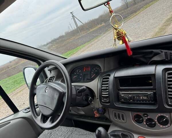 Белый Рено Трафик, объемом двигателя 2 л и пробегом 253 тыс. км за 8900 $, фото 6 на Automoto.ua