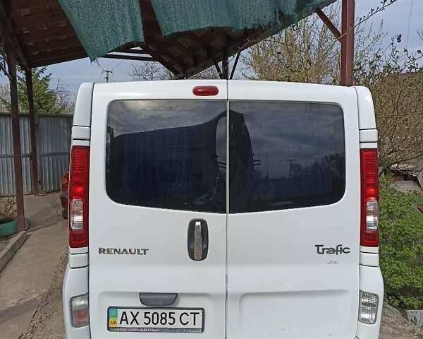 Белый Рено Трафик, объемом двигателя 2 л и пробегом 282 тыс. км за 8800 $, фото 1 на Automoto.ua