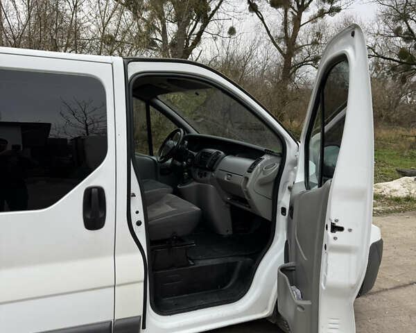 Белый Рено Трафик, объемом двигателя 2 л и пробегом 448 тыс. км за 7300 $, фото 10 на Automoto.ua