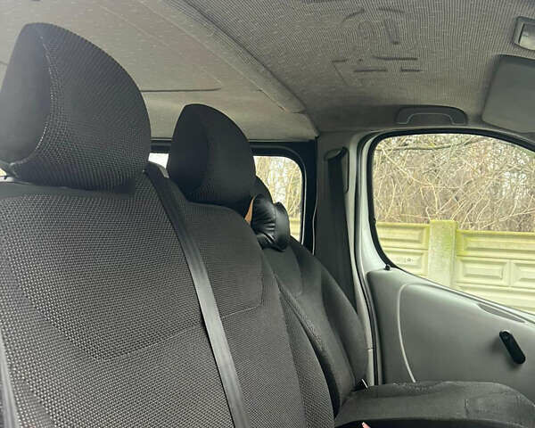 Белый Рено Трафик, объемом двигателя 2 л и пробегом 235 тыс. км за 9000 $, фото 10 на Automoto.ua