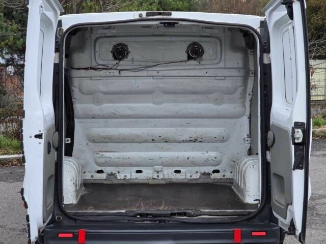 Белый Рено Трафик, объемом двигателя 2 л и пробегом 280 тыс. км за 8499 $, фото 5 на Automoto.ua