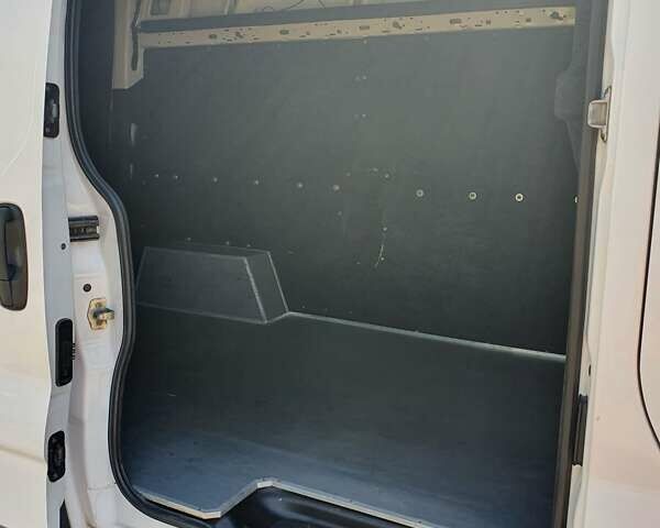 Рено Трафик 2008 в Харькове на Automoto.ua Белый Рено Трафик, объемом двигателя 2.5 л и пробегом 360 тыс. км за 9000 $, фото 7 на Automoto.ua