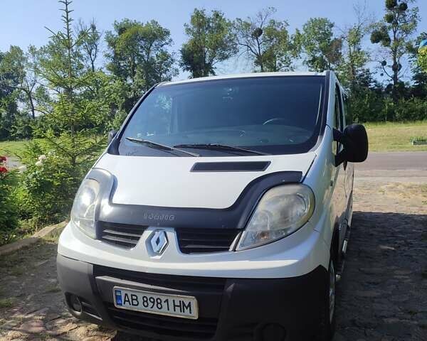 Белый Рено Трафик, объемом двигателя 2 л и пробегом 385 тыс. км за 11500 $, фото 2 на Automoto.ua