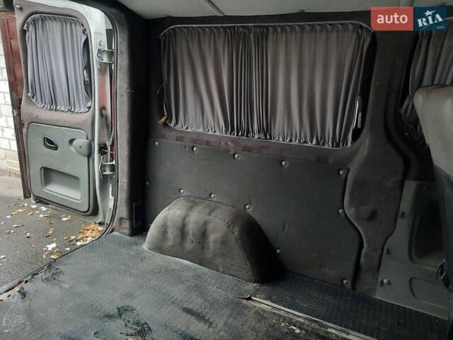 Білий Рено Трафік, об'ємом двигуна 2 л та пробігом 243 тис. км за 9700 $, фото 5 на Automoto.ua