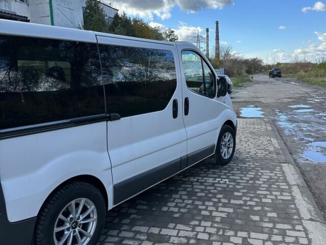 Белый Рено Трафик, объемом двигателя 2.5 л и пробегом 307 тыс. км за 7400 $, фото 12 на Automoto.ua