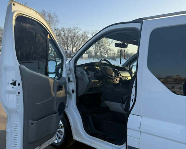 Белый Рено Трафик, объемом двигателя 2 л и пробегом 247 тыс. км за 8700 $, фото 8 на Automoto.ua