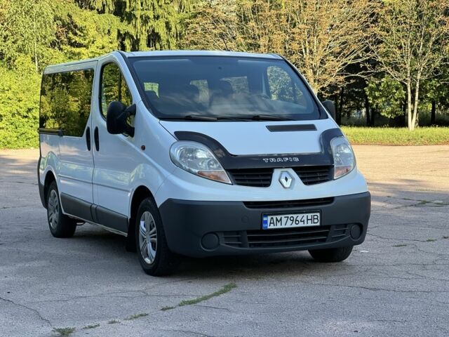 Білий Рено Трафік, об'ємом двигуна 2 л та пробігом 300 тис. км за 8038 $, фото 2 на Automoto.ua