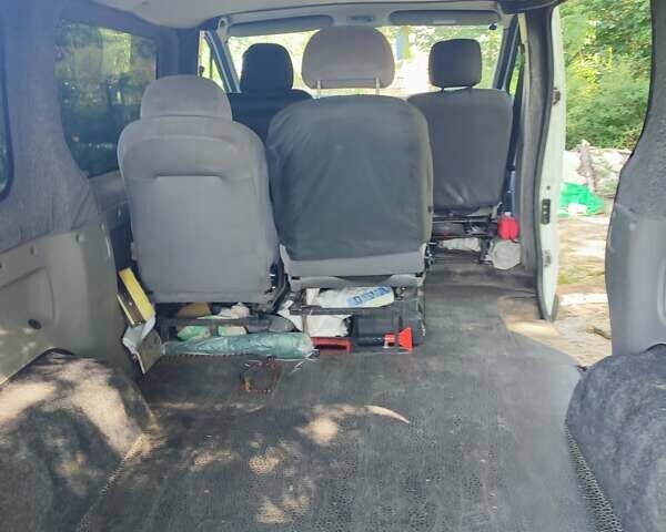 Белый Рено Трафик, объемом двигателя 2 л и пробегом 275 тыс. км за 8500 $, фото 1 на Automoto.ua