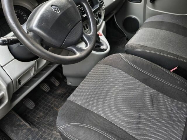 Білий Рено Трафік, об'ємом двигуна 2 л та пробігом 285 тис. км за 6500 $, фото 2 на Automoto.ua