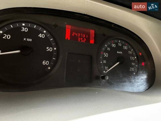 Білий Рено Трафік, об'ємом двигуна 2.5 л та пробігом 243 тис. км за 8200 $, фото 10 на Automoto.ua