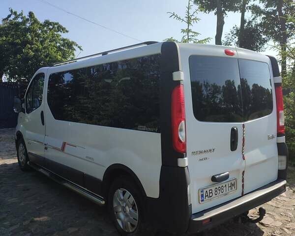 Белый Рено Трафик, объемом двигателя 2 л и пробегом 385 тыс. км за 11500 $, фото 3 на Automoto.ua