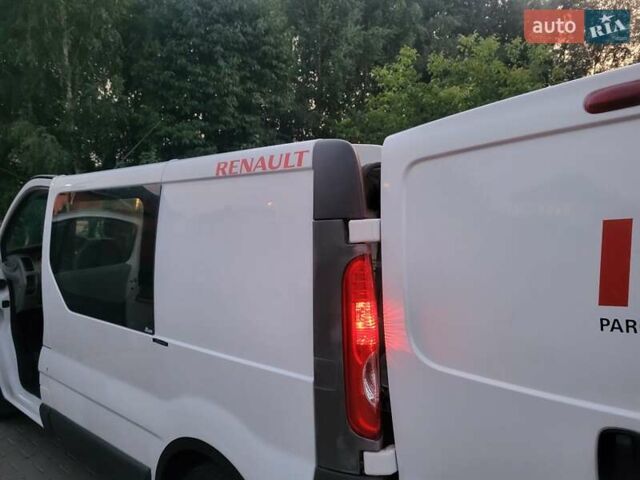 Белый Рено Трафик, объемом двигателя 2 л и пробегом 276 тыс. км за 8500 $, фото 50 на Automoto.ua