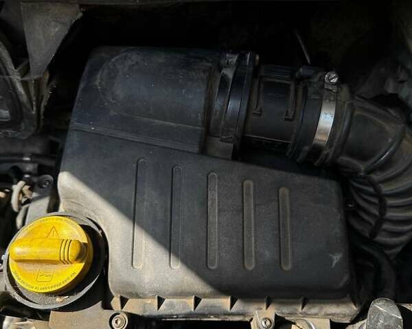 Білий Рено Трафік, об'ємом двигуна 2.5 л та пробігом 243 тис. км за 8200 $, фото 7 на Automoto.ua